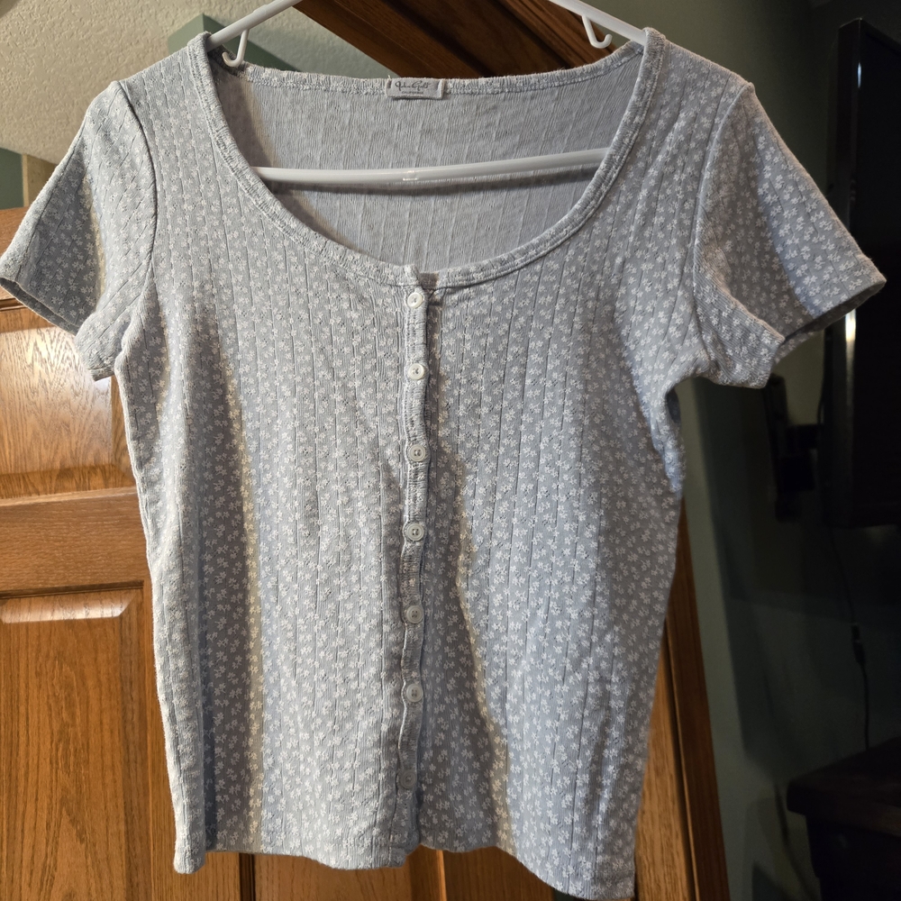 Brandy Melville Cream Fitted Button Down Shirt - Picture 11 of 15